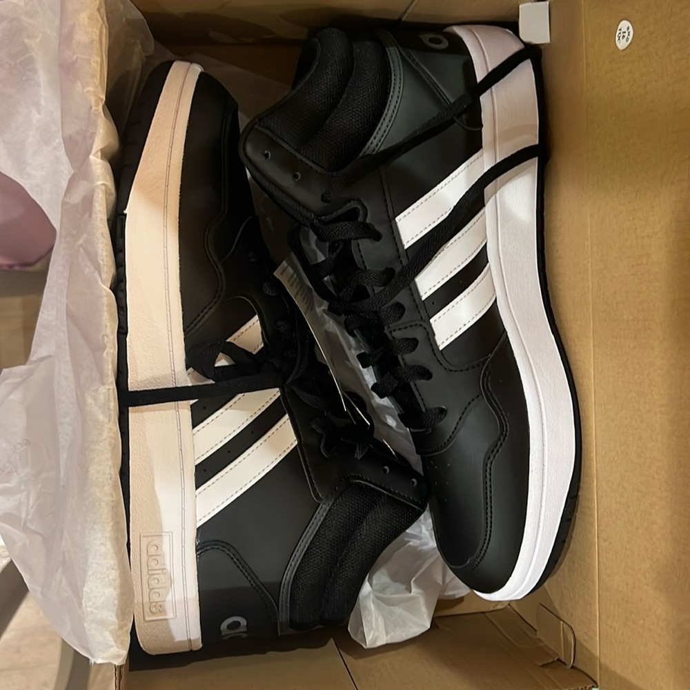 Mens basketball adidas size 10.5 new